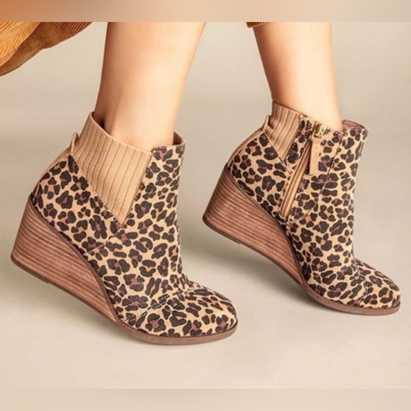 TOMS Shoes - TOMS Sadie Tan Classic Leopard Printed NWT